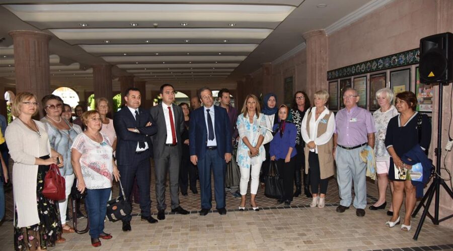 Art of Alanya opening the door